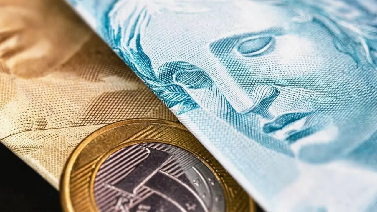 Salário mínimo sobe para R$ 1.621 em 2026 com reajuste de 6,79%